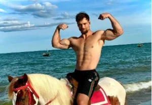 American fitness influencer Connor Murphy during his bodybuilding career